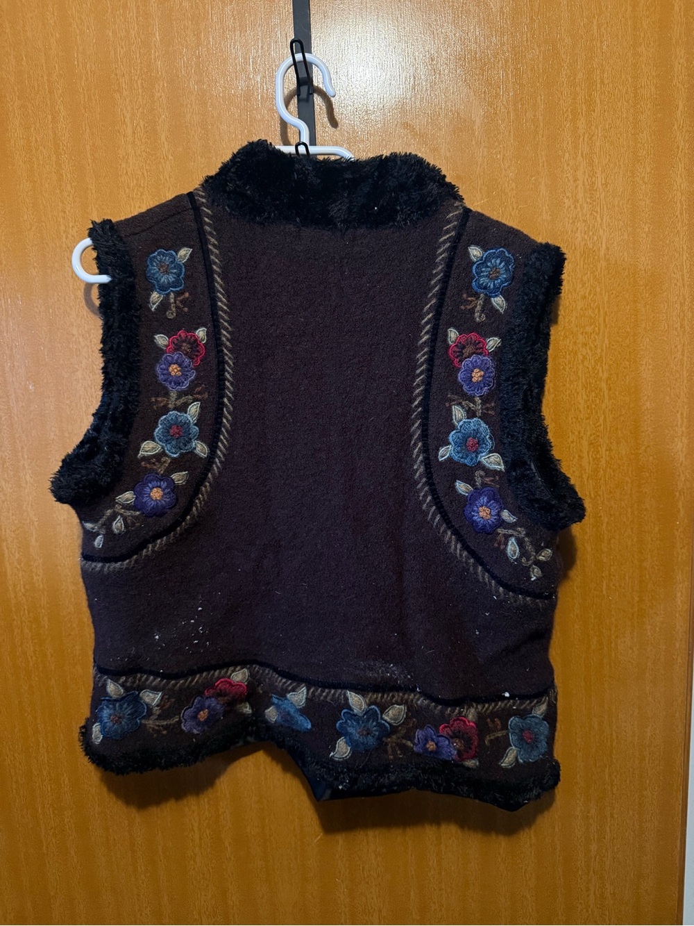 Icelandic Embroidered Floral Sleeveless Vest - Chocolate Brown - Picture 5 of 6